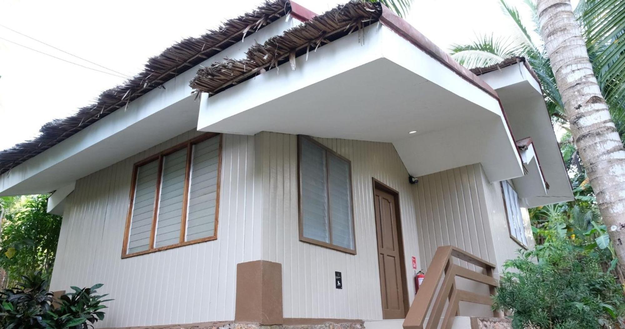 Mad Monkey Siquijor Hostel Exterior photo